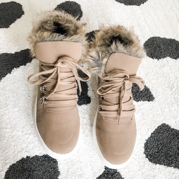 🆕 /DAISIE/ High Top Fur Lace Up Sneakers - Picture 5 of 11